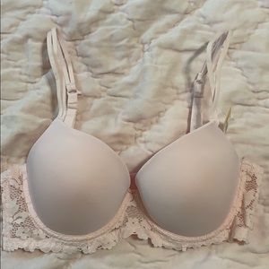 Light pink lacy t-shirt bra